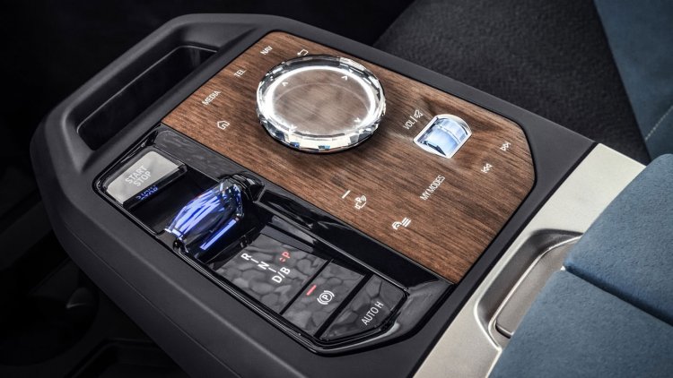 BMW iX – Freude am Fahren unter Hochspannung