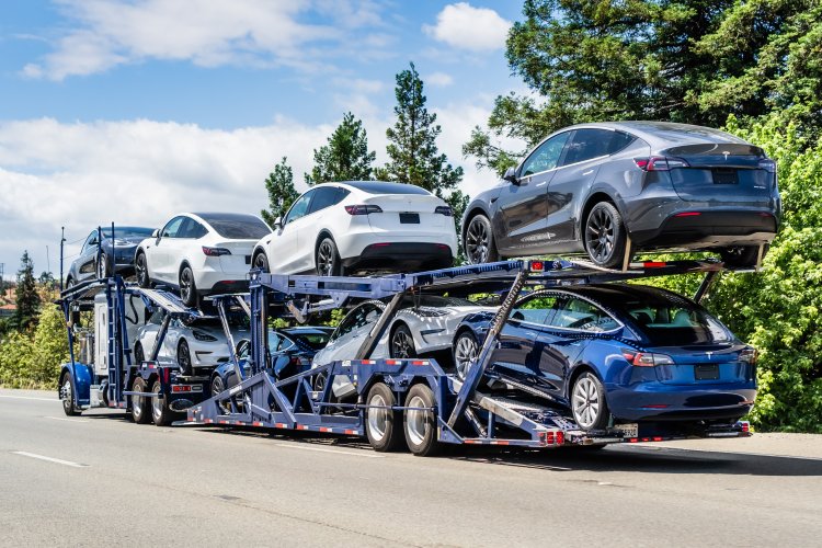 Bald rollen die ersten Tesla Model Y zu den Kunden in Deutschland