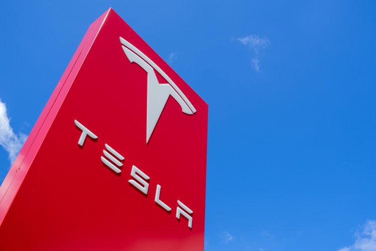 Gewerkschaft weist Tesla im neuen Werk auf Tariflandschaft in Deutschland hin