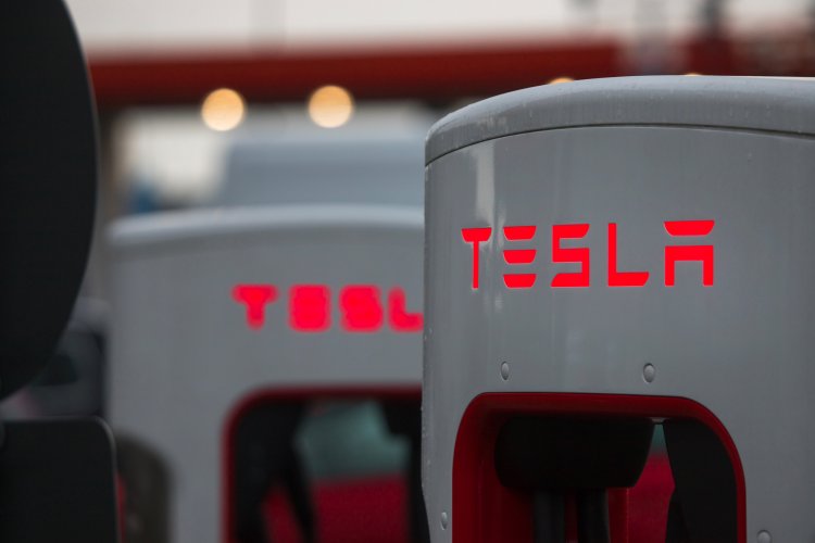 Supercharger: V2- und V3-Säulen und Teslas Ladezukunft